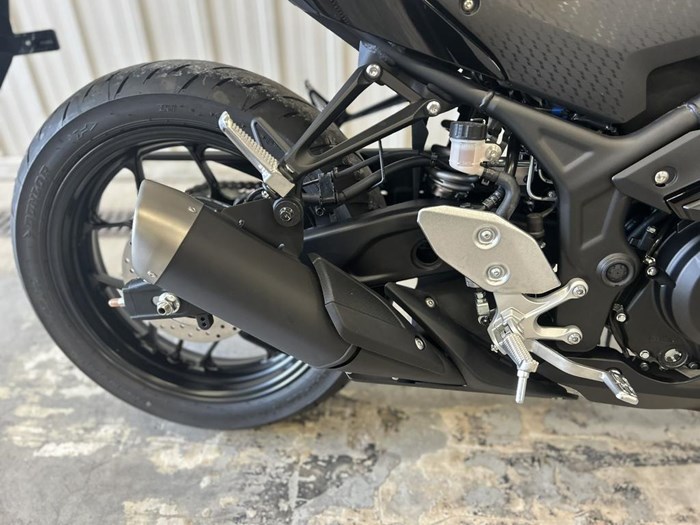 2023 Yamaha YZF-R3 PERFORMANCE BLACK Photo 5 of 5