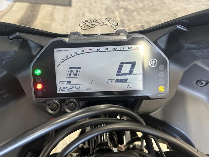 2023 Yamaha YZF-R3 PERFORMANCE BLACK Photo 3 of 5